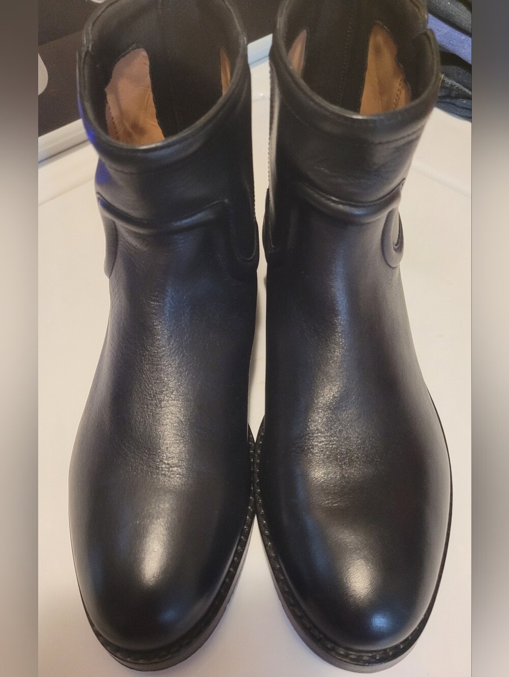 Womans Johnston and Murphy Black Ankle Boots Preowned. Size 8.5